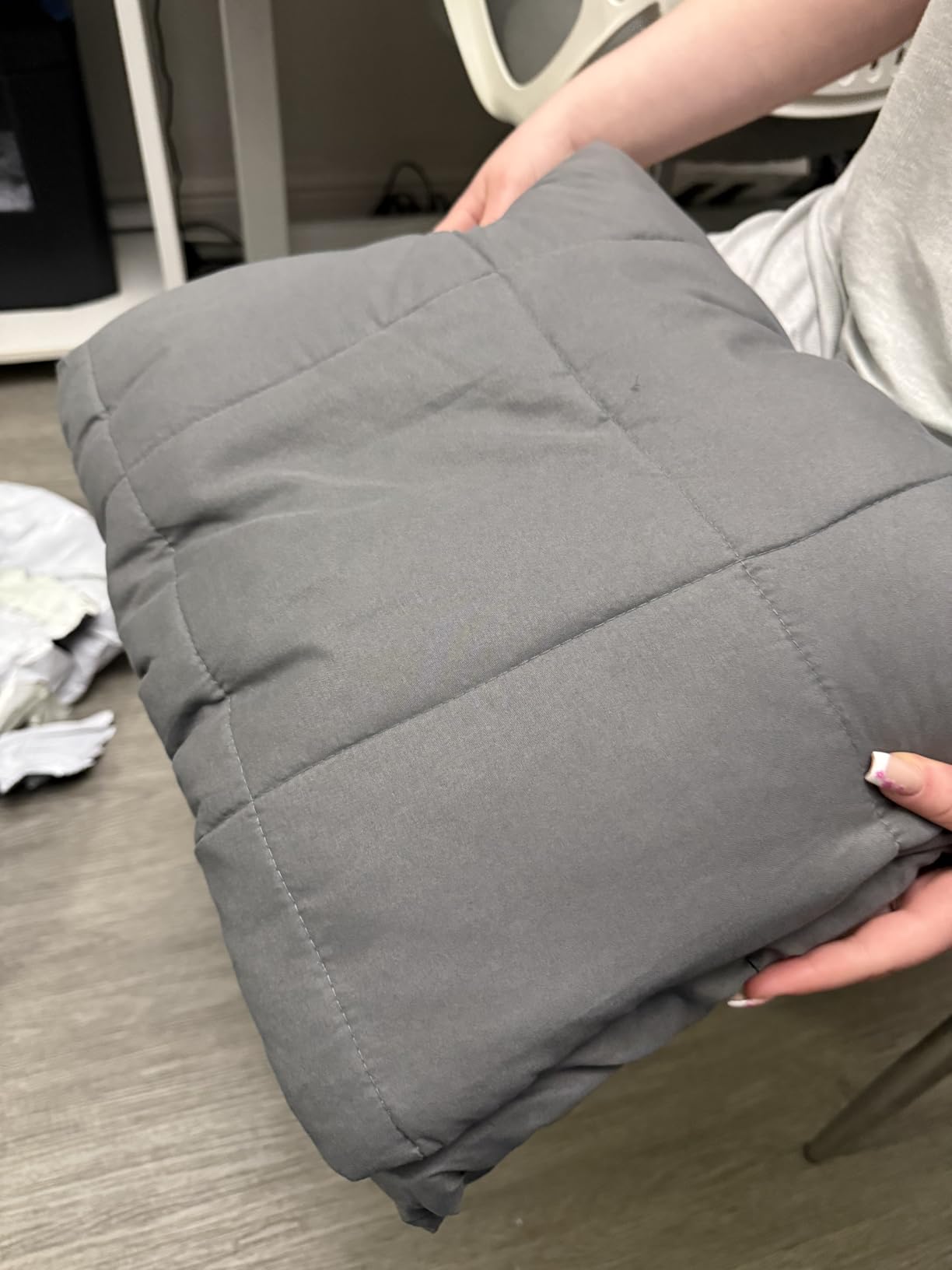 Smart Queen Weighted Blanket for Adults (15 lbs, 60” x 80”, Queen Size) Breathable Heavy Throw Blanket for 120-160 lbs, Soft Thick Blankets with Cooling Glass Beads, All Season, Machine Washable, Grey customer photo 1